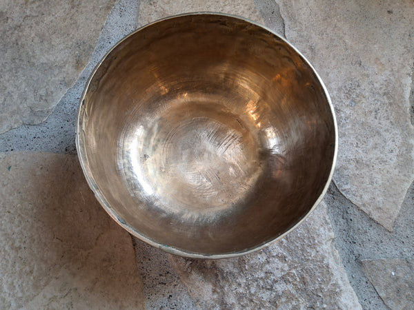 Bowl 858: 7" Antique Himalayan Singing Bowl 188 HZ F#3+28