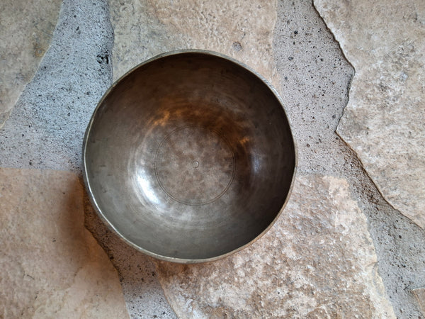 Bowl 844: 5" Antique Himalayan Singing Bowl 334 HZ E4+23