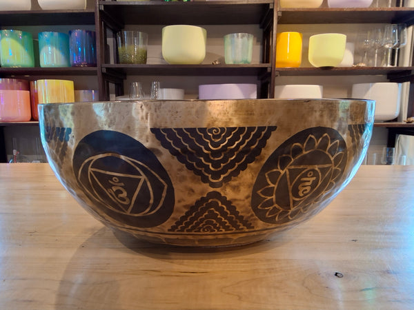 Bowl 935: 17.5" Thangka Art Work Himalayan Singing Bowl 62/64 HZ B1+7/C2-38