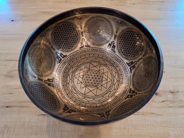 Bowl 929: 17" Thangka Art Work Himalayan Singing Bowl 70 HZ C2+18